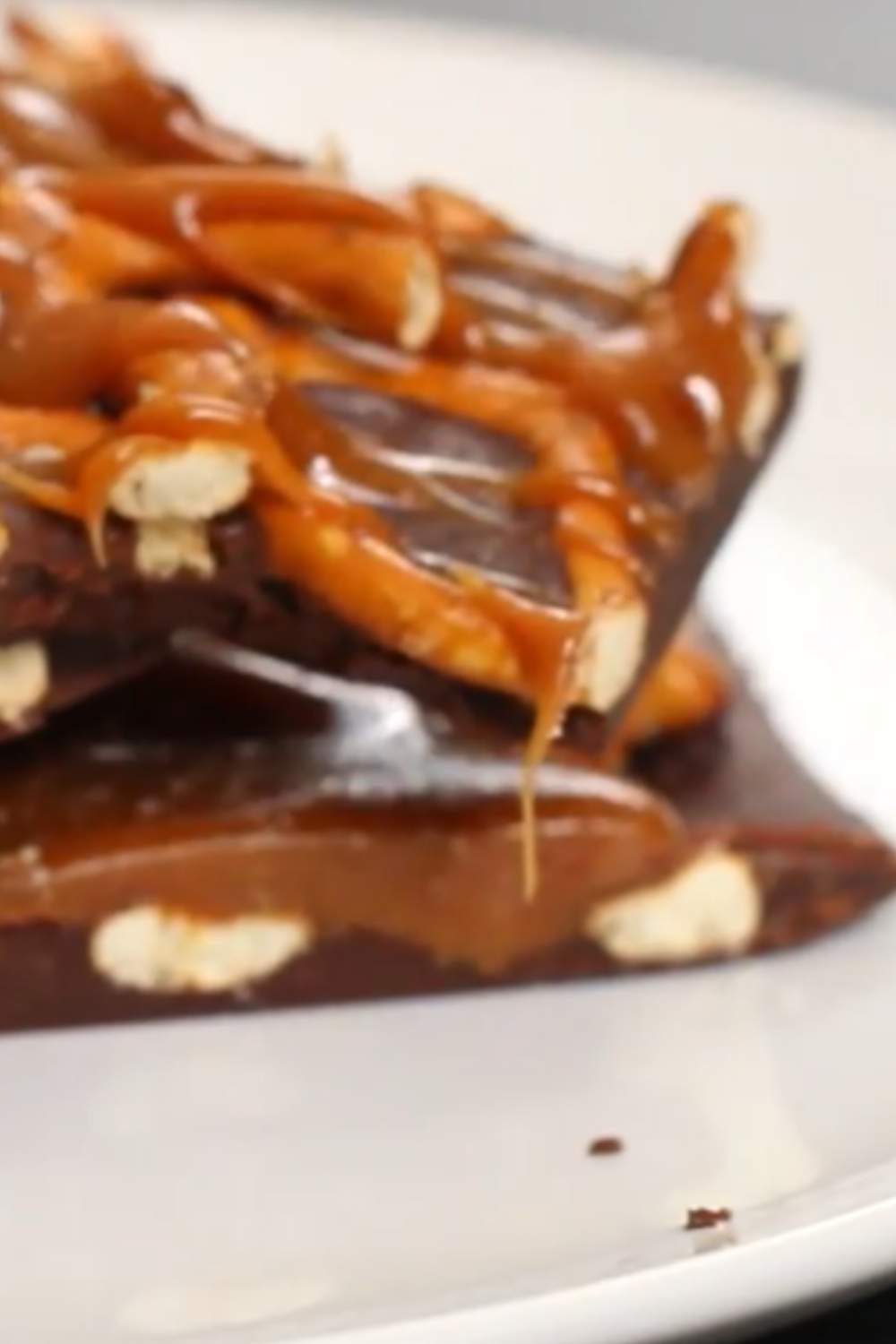 salted chocolate and caramel pretzel bars recipe 03
